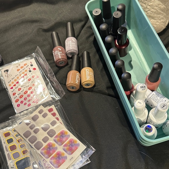 Assorted Nail Polish and Nail Art Set - Picture 3 of 3